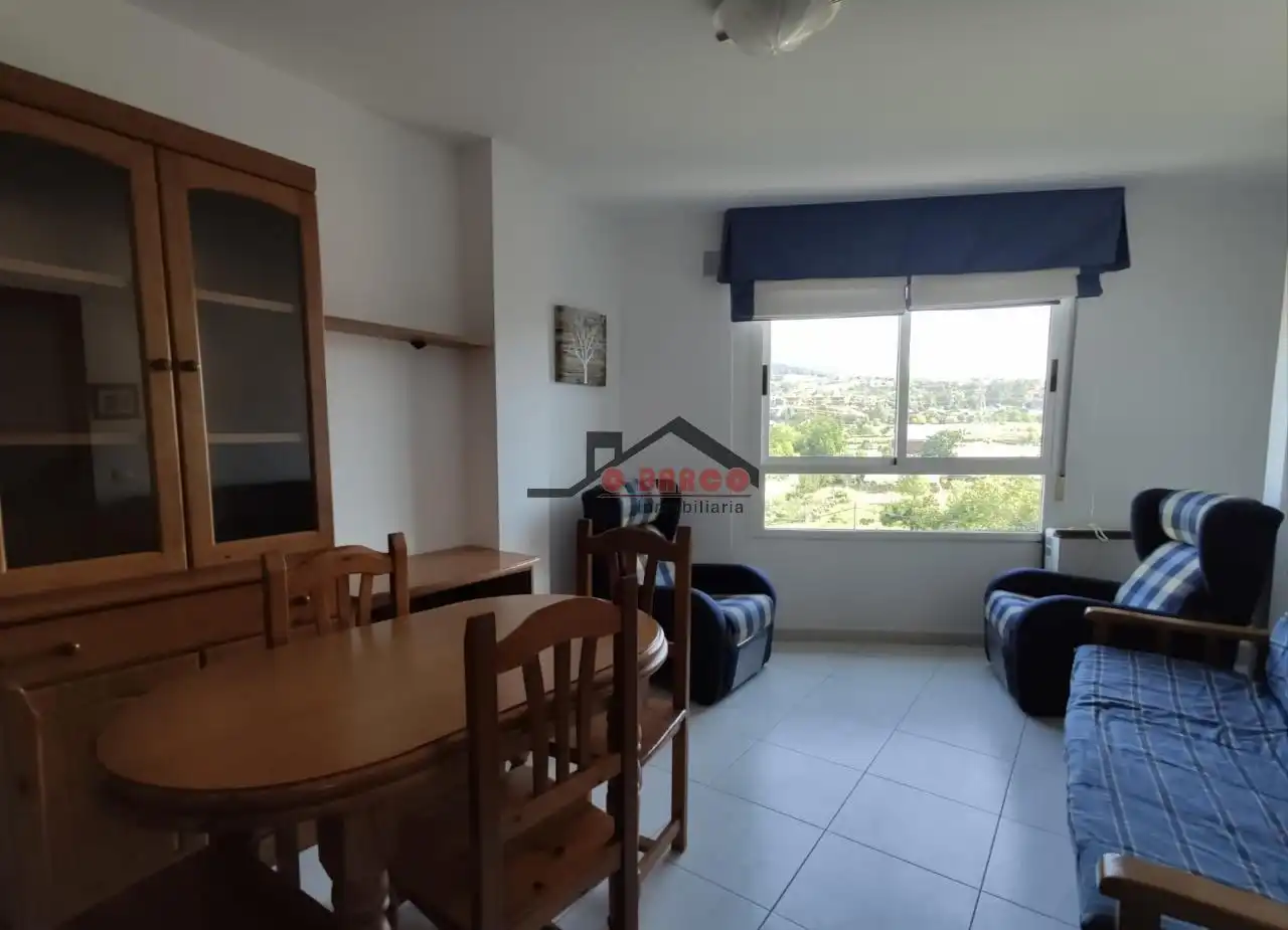 Sala de estar de Apartamento en venta en O Barco de Valdeorras   con Calefacción y Amueblado