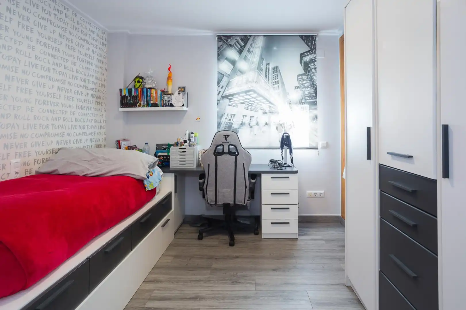 Schlafzimmer von Dachboden zum Verkauf in Gandia mit Klimaanlage, Heizung und Terrasse