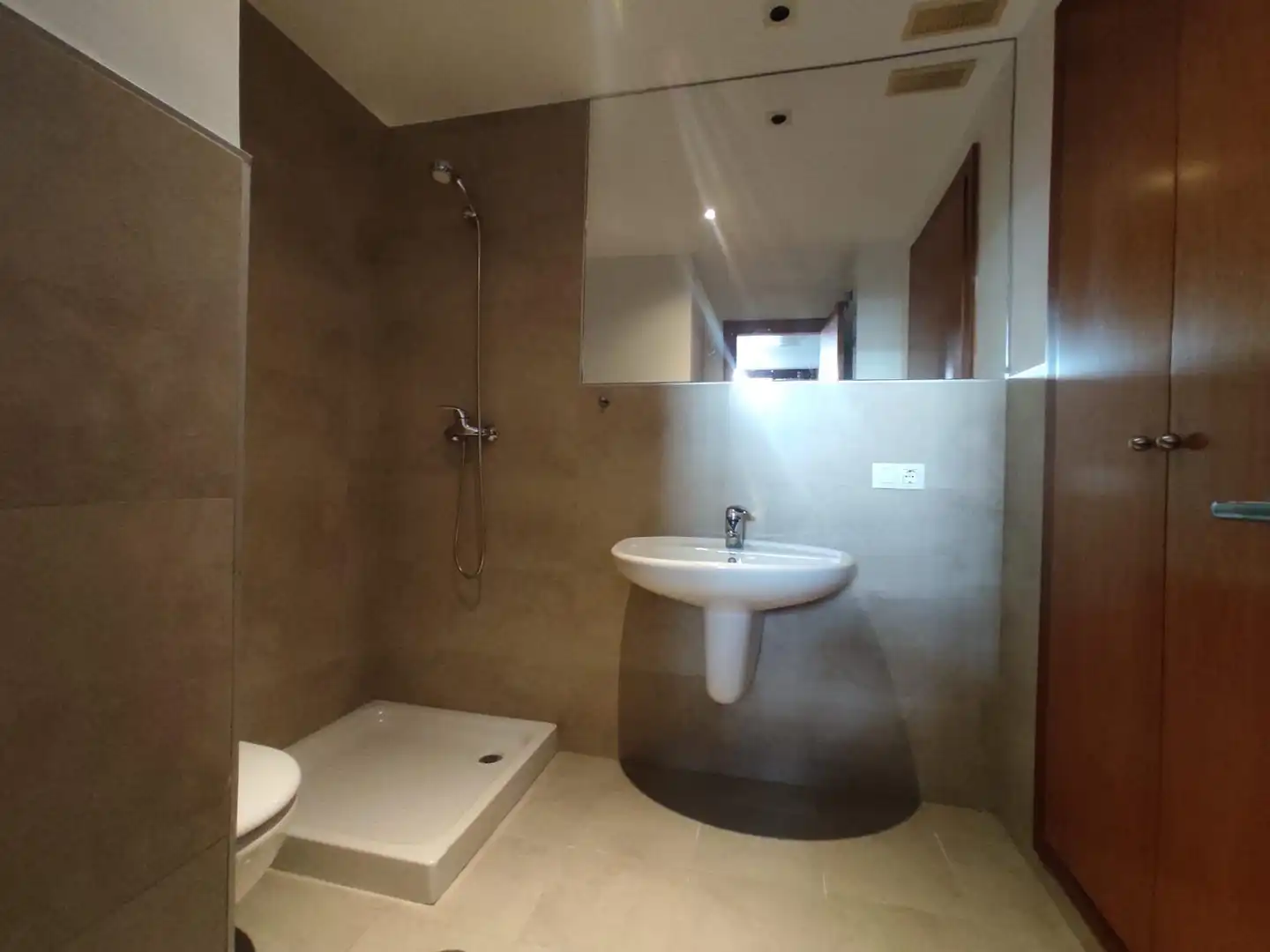 Baño de Casa o chalet de alquiler en Montequinto con Aire acondicionado, Calefacción y Jardín privado