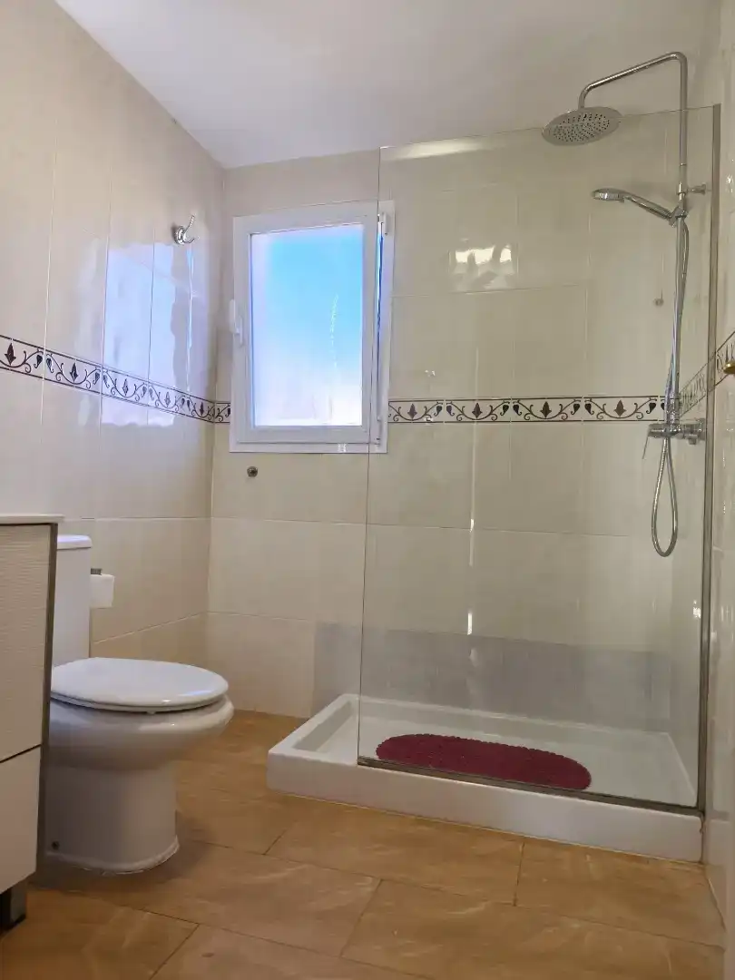 Bany de Casa o xalet en venda en L'Alfàs del Pi amb Aire condicionat, Terrassa i Piscina