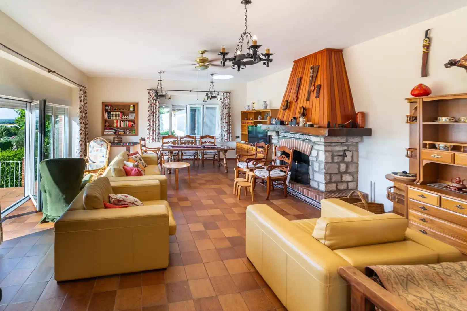 Sala d'estar de Casa o xalet en venda en Tudela de Duero amb Calefacció, Jardí privat i Terrassa