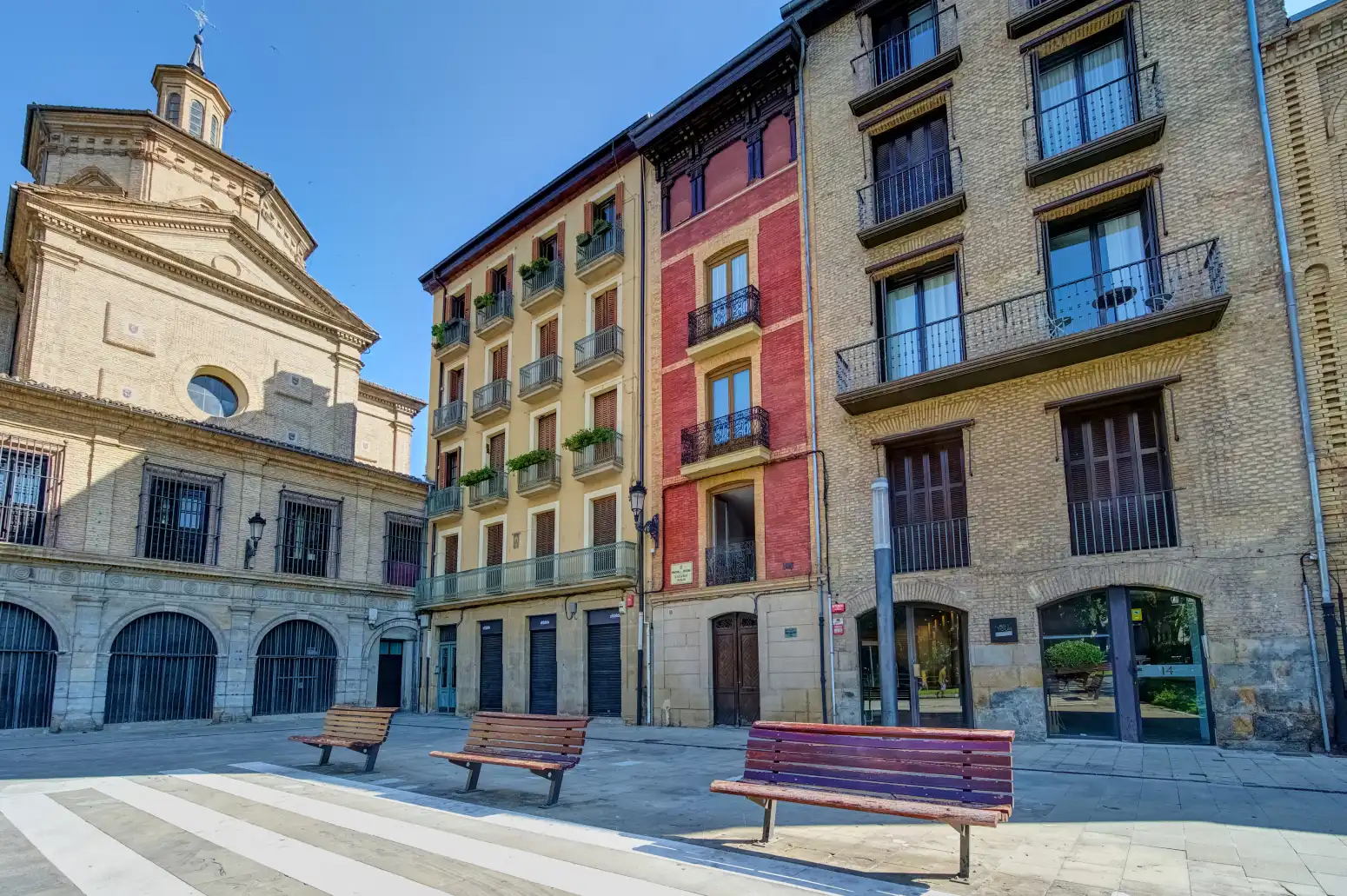 Außenansicht von Wohnung zum Verkauf in  Pamplona / Iruña mit Heizung und Parkett