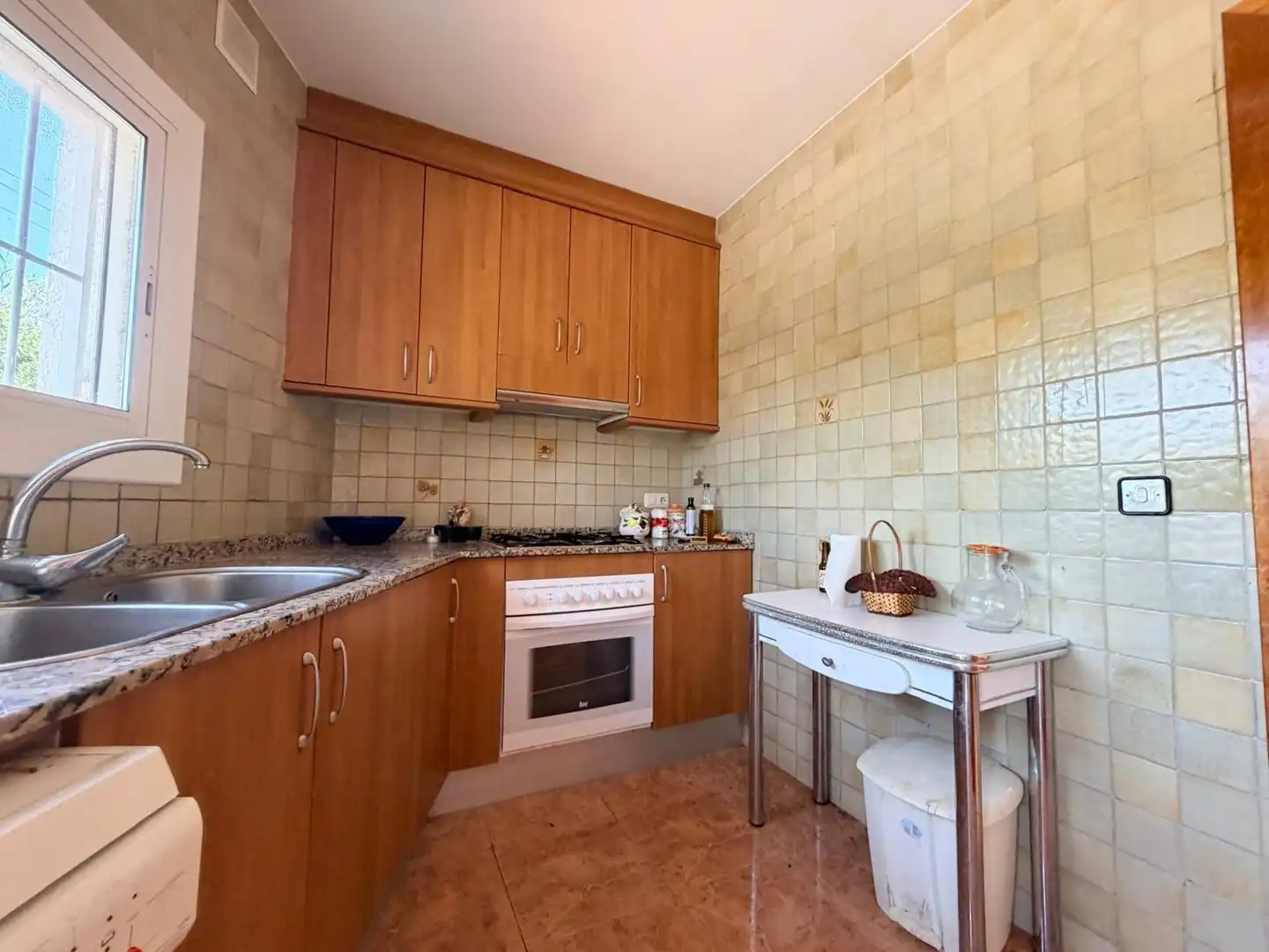 Cuina de Casa o xalet en venda en Cunit amb Jardí privat, Terrassa i Traster