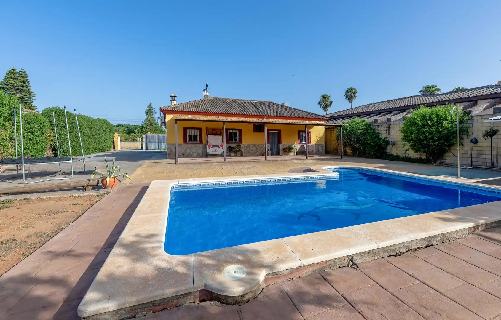 Swimming pool of Houses for sale in La Rinconada  with Air Conditioner, Heating and Private garden