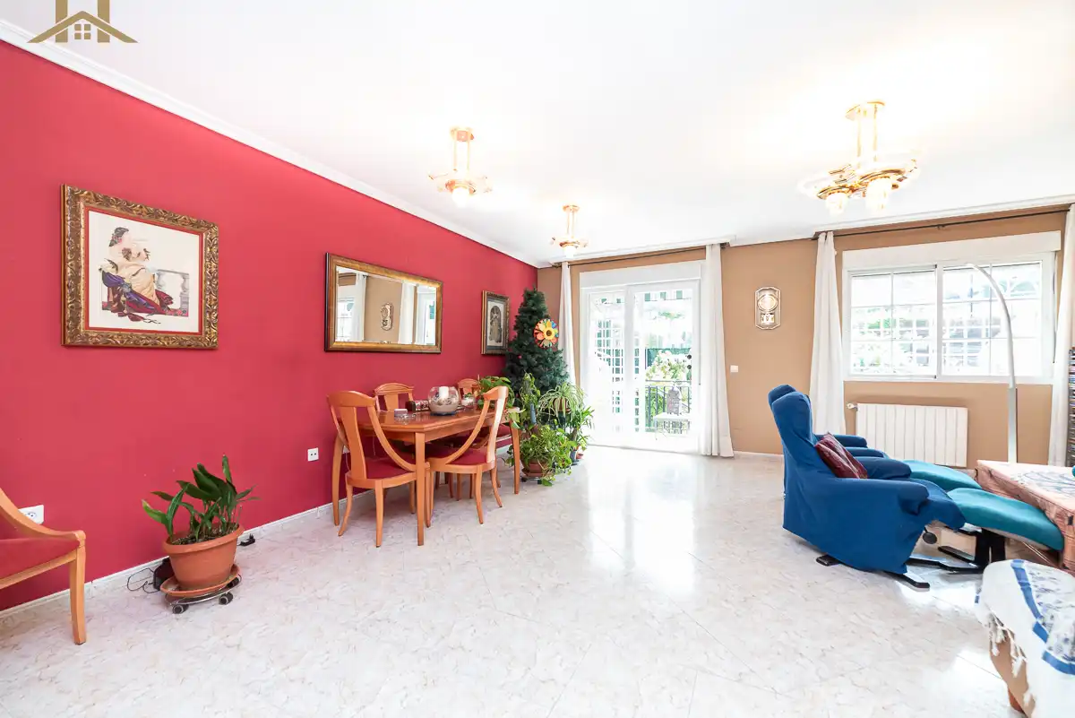 Sala d'estar de Casa o xalet en venda en Arroyomolinos (Madrid) amb Aire condicionat, Calefacció i Jardí privat