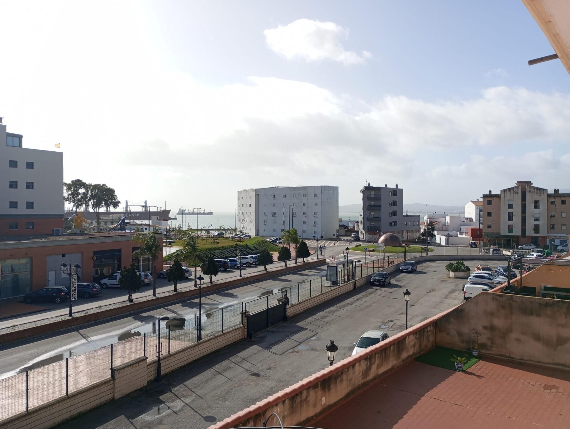 Vista exterior de Pis en venda en San Roque amb Jardí privat i Balcó