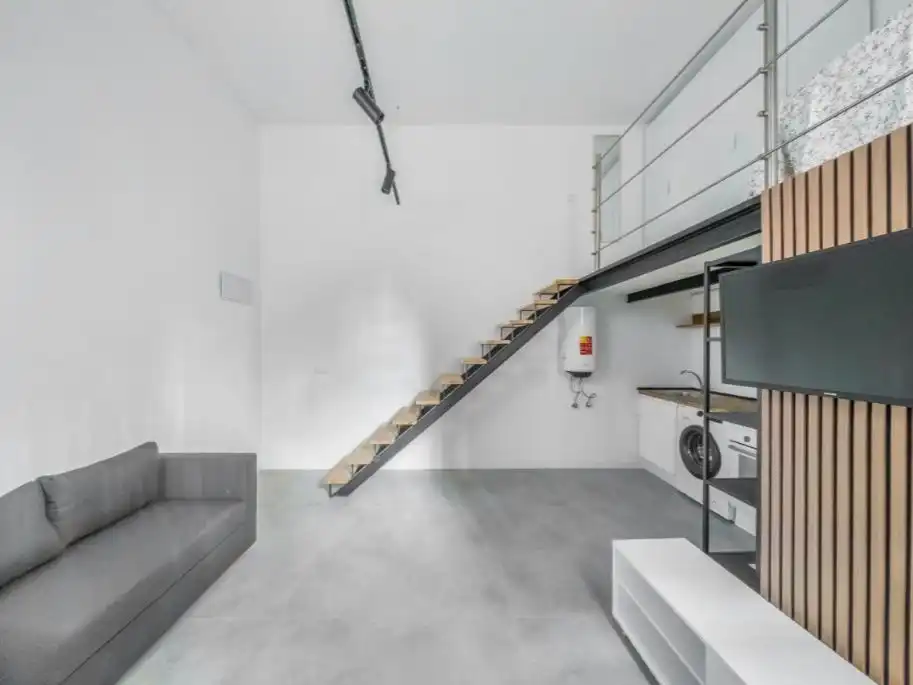 Study for rent in  Madrid Capital  with Air Conditioner