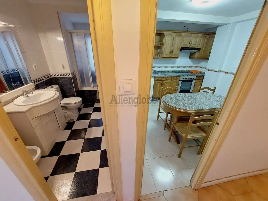 Cocina de Piso en venta en Oviedo  con Calefacción