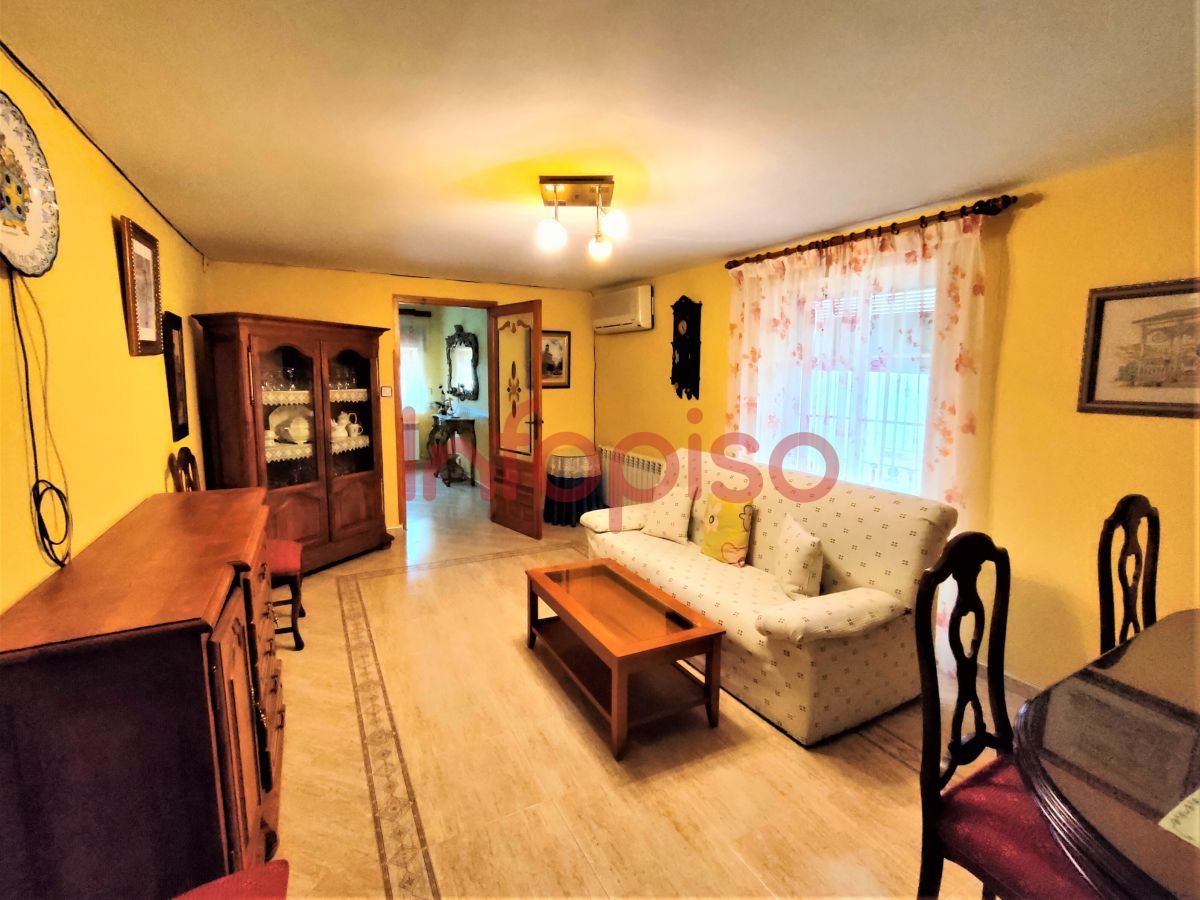 Sala d'estar de Casa o xalet en venda en Alcubillas amb Aire condicionat, Calefacció i Terrassa