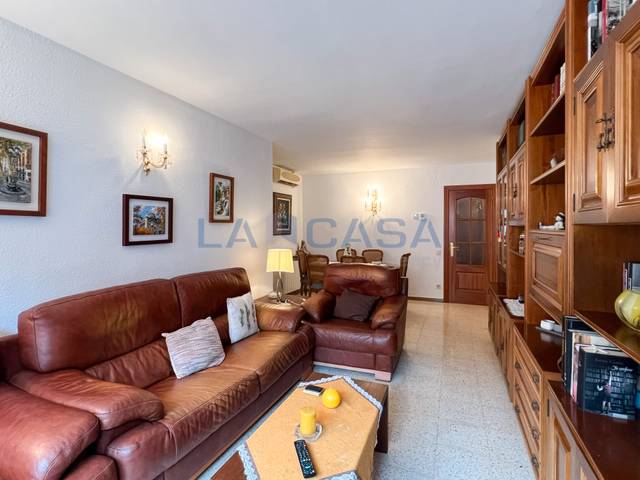 Piso en Venta en Carrer de Santa Rosalia en La Teixonera