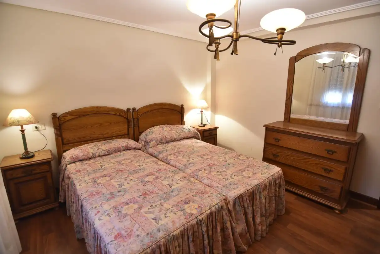 Schlafzimmer von Wohnung zum Verkauf in Bergara mit Heizung, Möbliert und Balkon