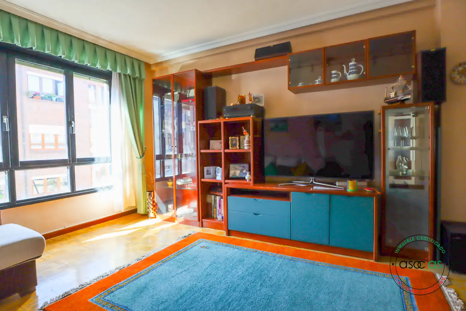 Sala d'estar de Pis en venda en Siero amb Calefacció, Parquet i Moblat