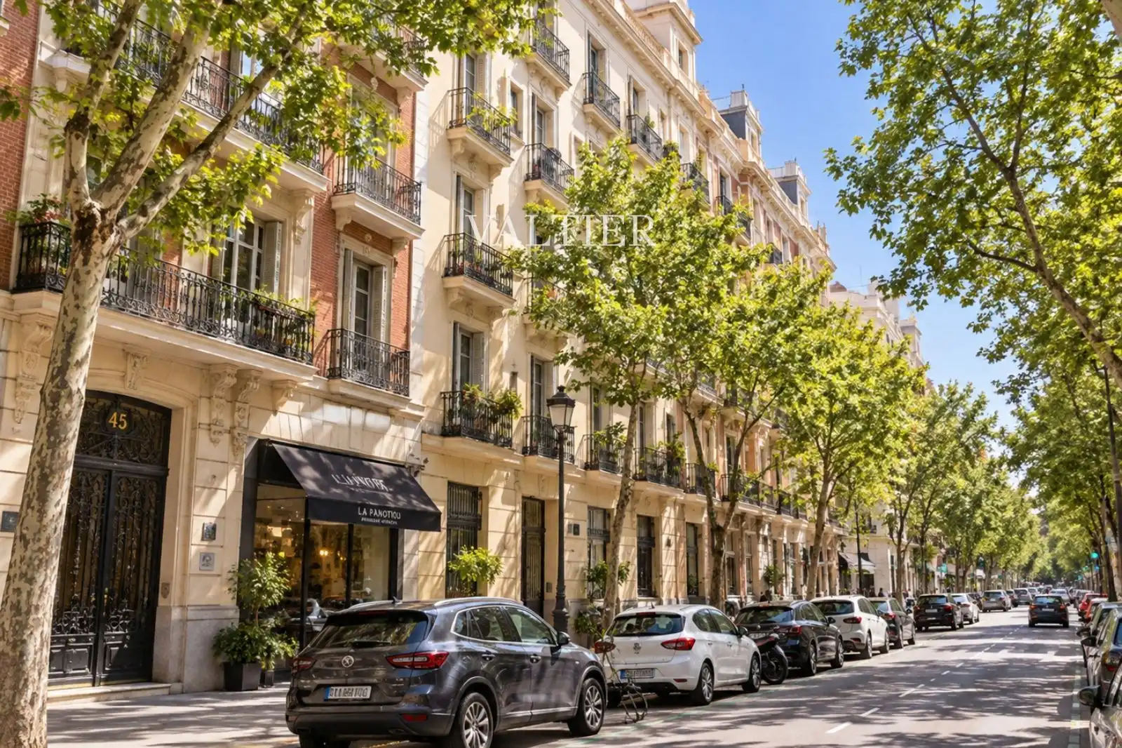 Vista exterior de Piso en venta en Chamberí