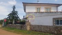 Exterior view of House or chalet for sale in Castellanos de Villiquera