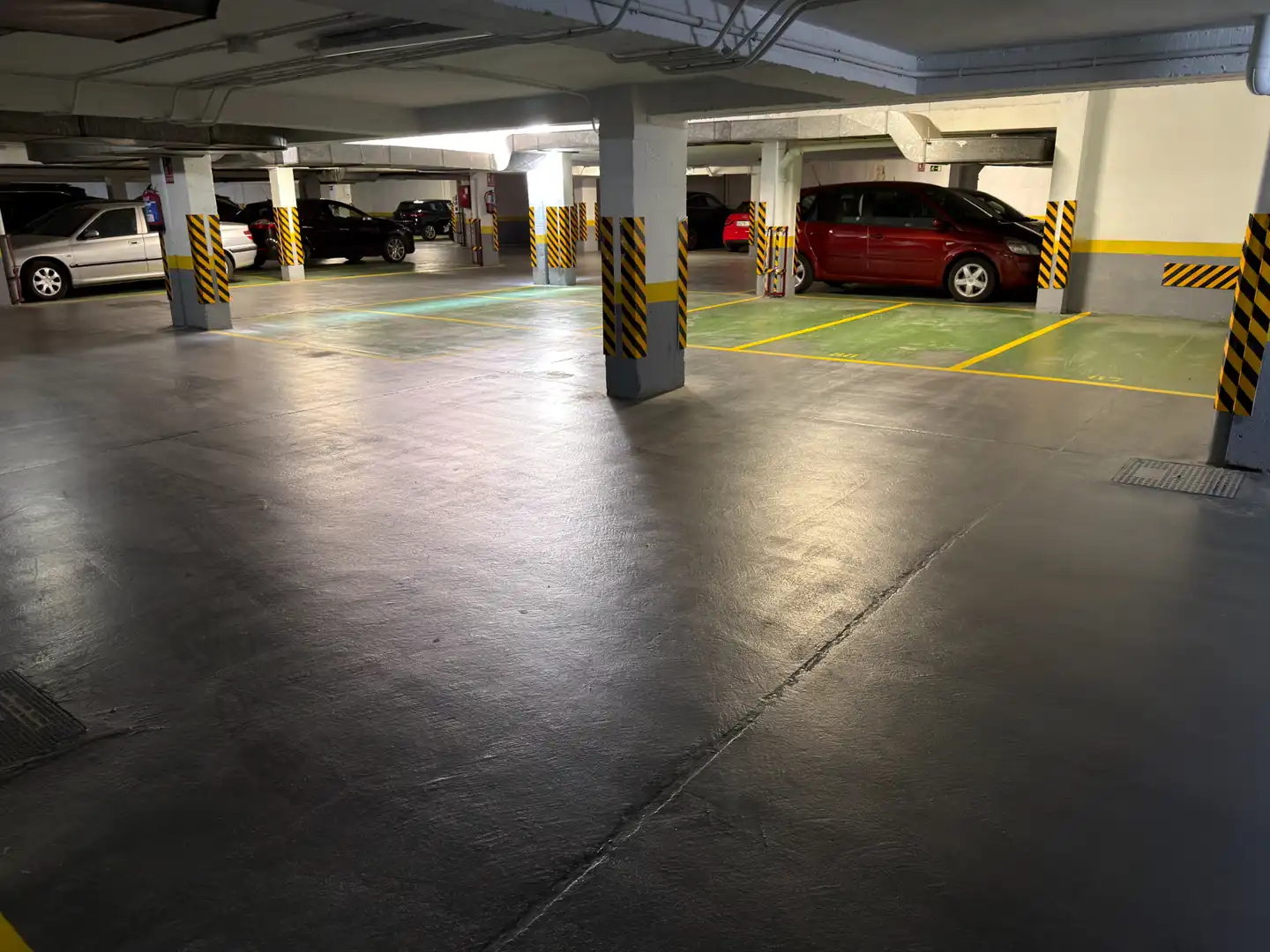 Parking of Flat for rent in Madrid  with Air Conditioner, Heating and Parquet flooring