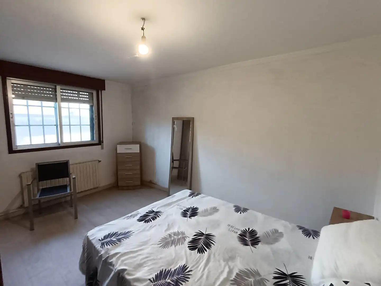 Dormitori de Casa o xalet en venda en Pontevedra Capital  amb Calefacció, Jardí privat i Parquet