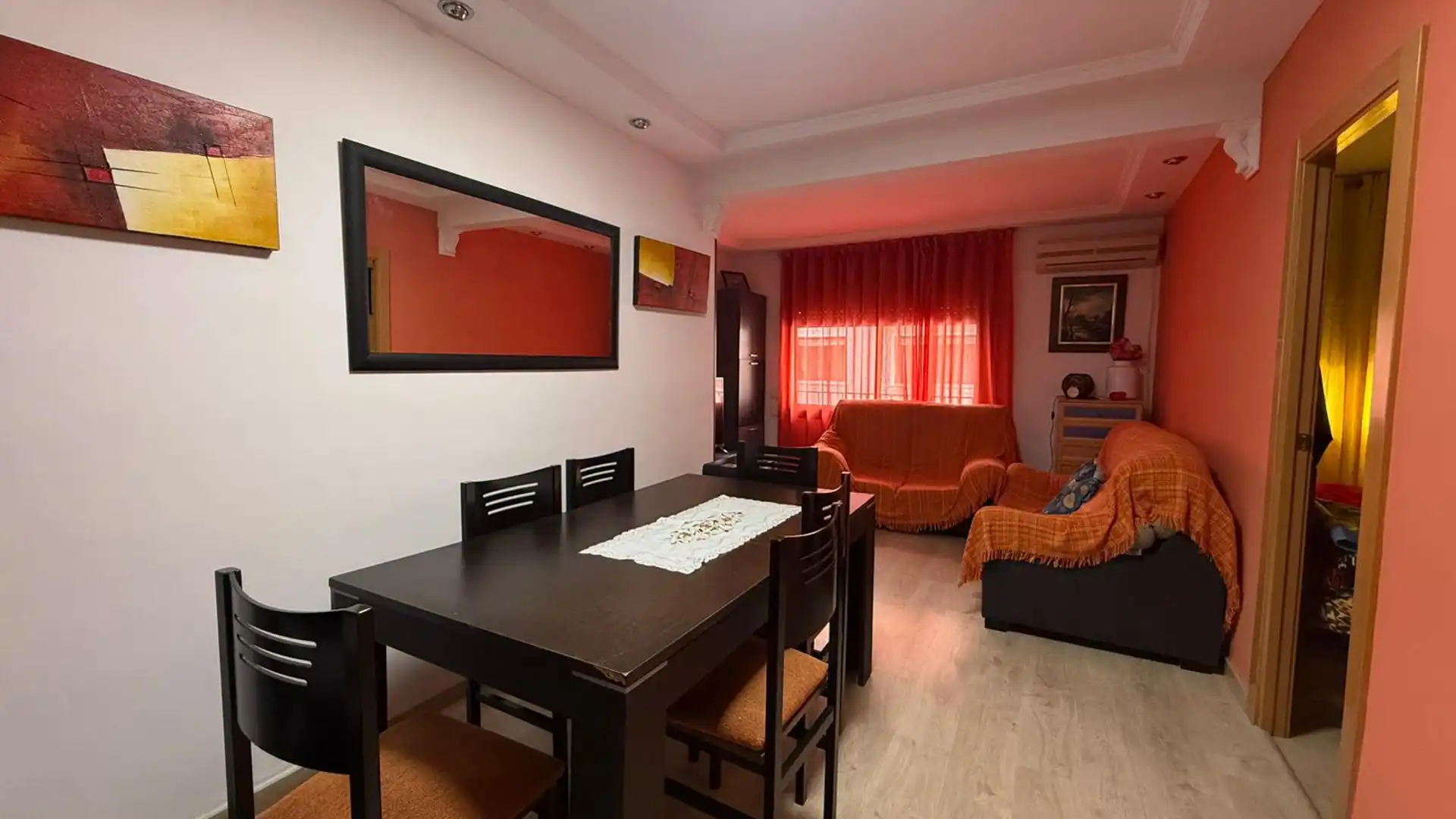 Sala de estar de Piso en venta en Cornellà de Llobregat con Calefacción y Terraza