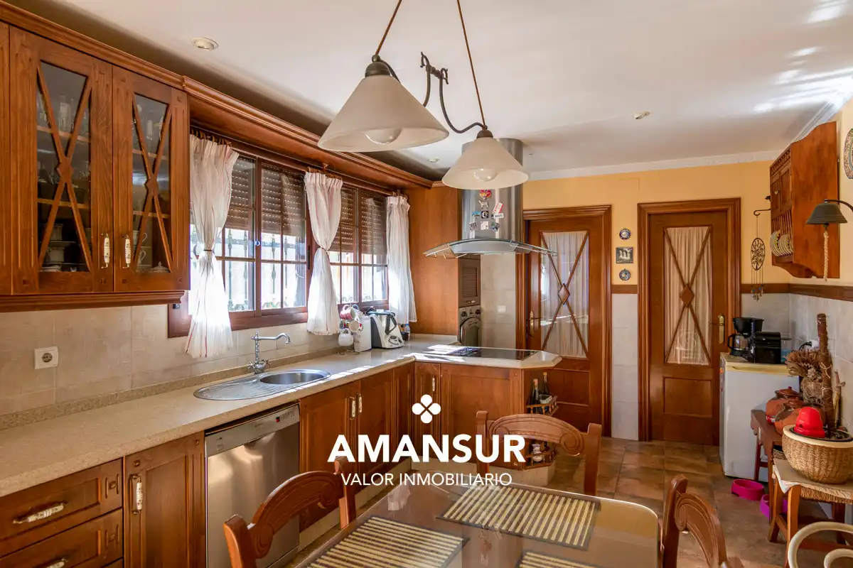 Chalet con piscina en venta en Calle Peral, imagen 8