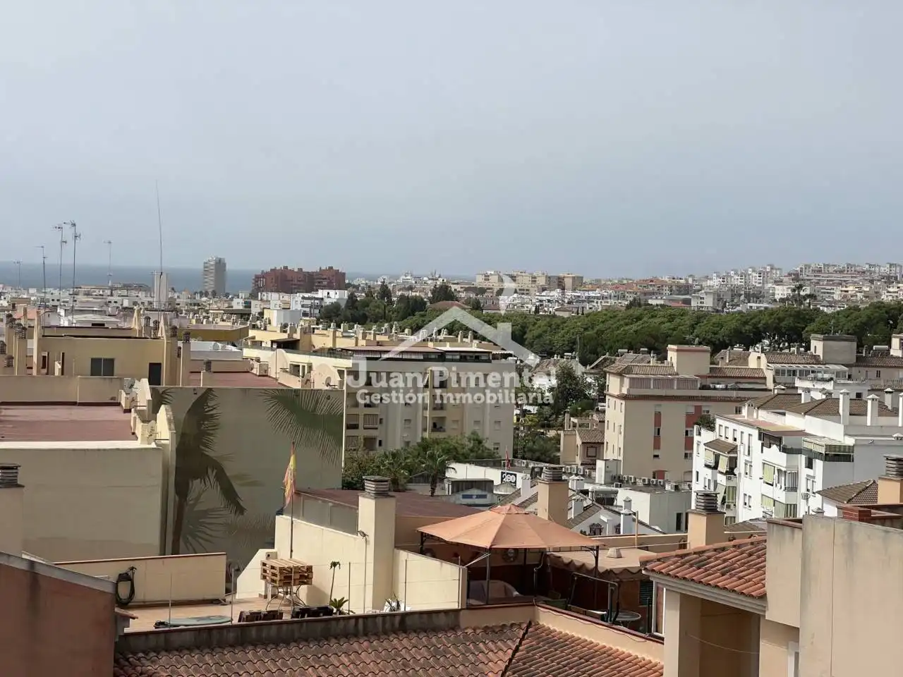 Vista exterior de Àtic en venda en Estepona amb Terrassa, Traster i Balcó