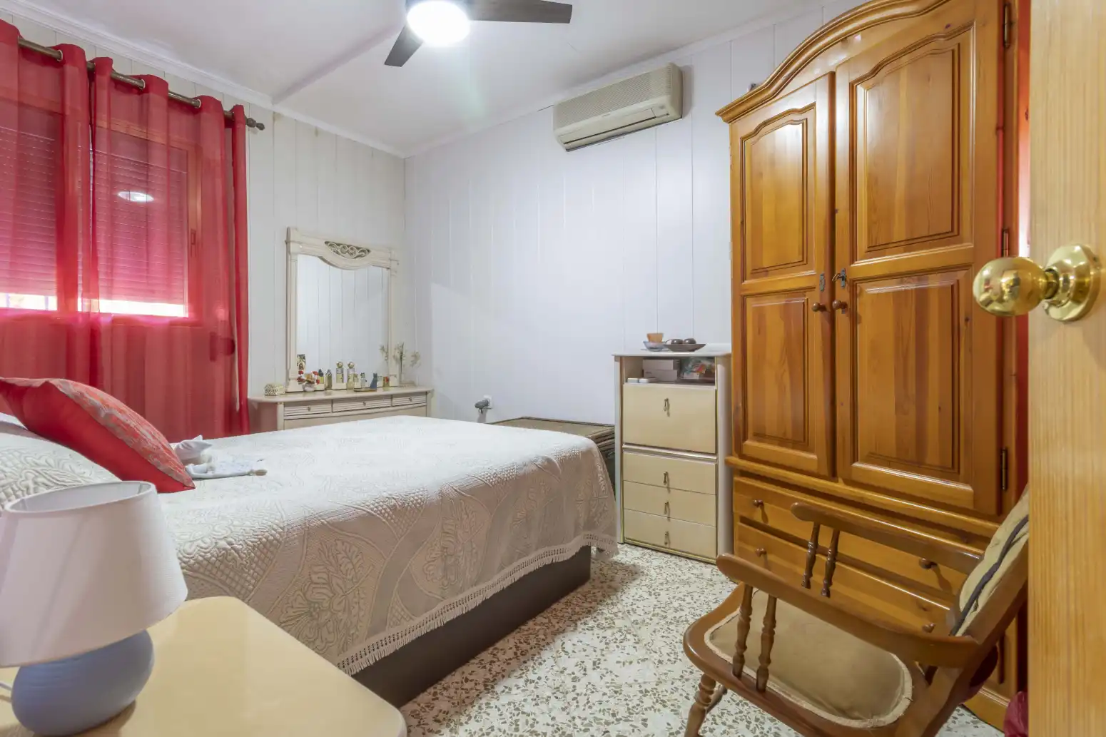 Schlafzimmer von Haus oder Chalet zum Verkauf in Espartinas mit Klimaanlage, Terrasse und Schwimmbad