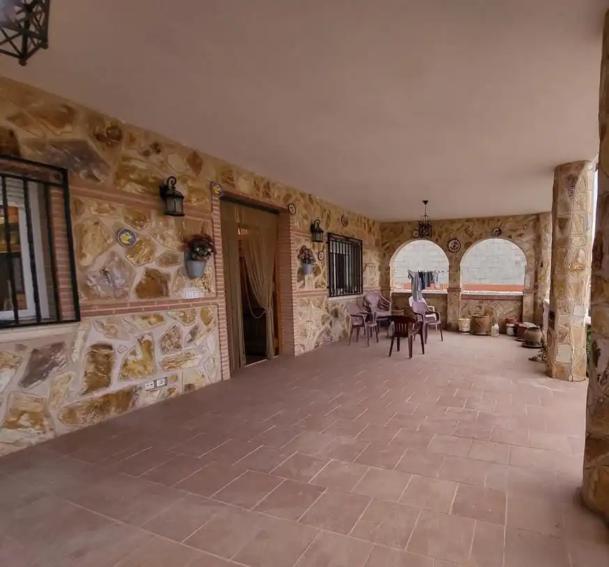 Casa o chalet en venta en Sisante con Calefacción, Jardín privado y Terraza