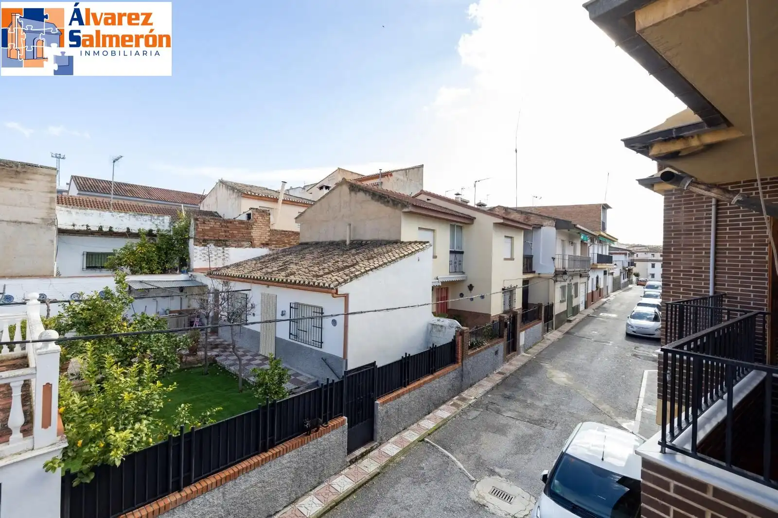 Außenansicht von Haus oder Chalet zum Verkauf in La Zubia mit Klimaanlage, Privatgarten und Terrasse