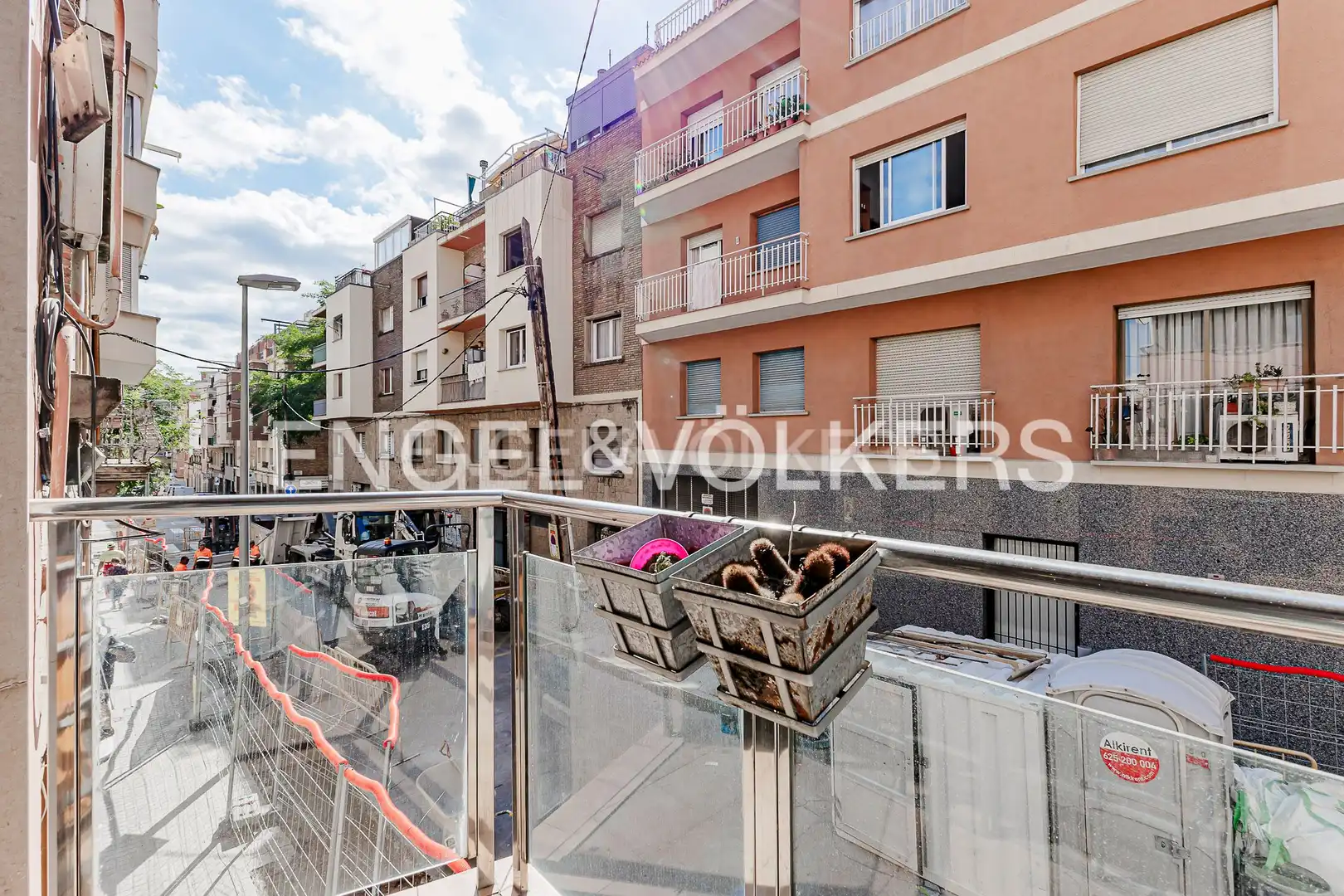 Vista exterior de Pis en venda en Barcelona amb Calefacció i Balcó