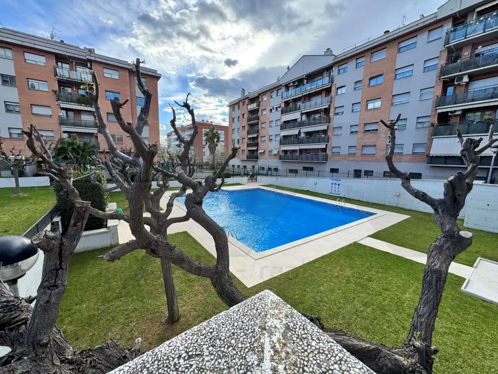 Piscina de Pis en venda en  Tarragona Capital amb Aire condicionat, Terrassa i Microones