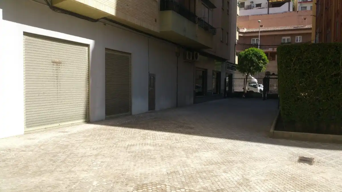 Vista exterior de Local de alquiler en Granada