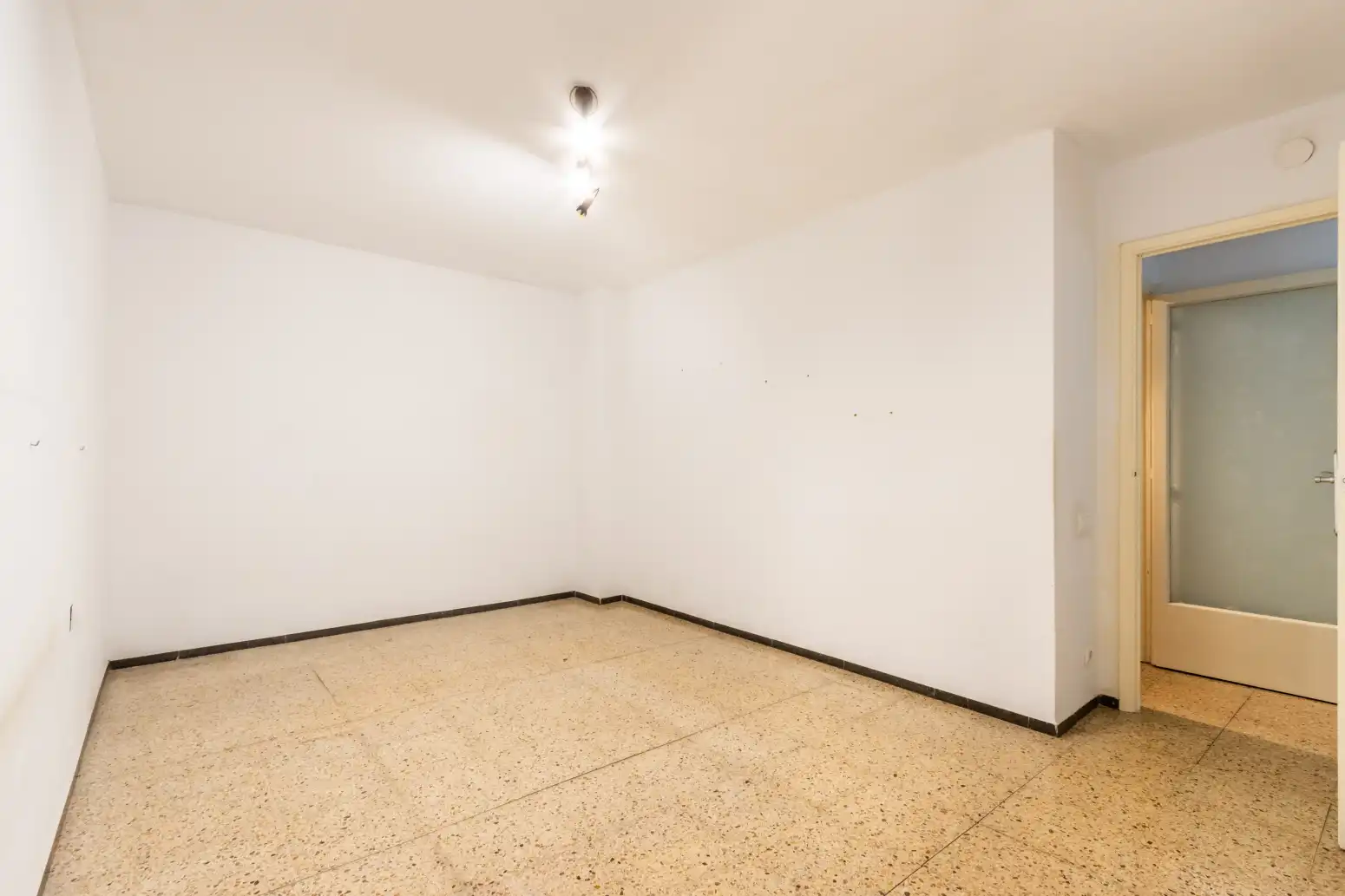 Flat for sale in Terrassa  with Heating, Storage room and Balcony