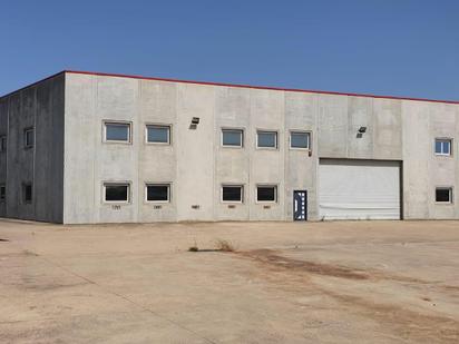 Vista exterior de Nau industrial en venda en Sils