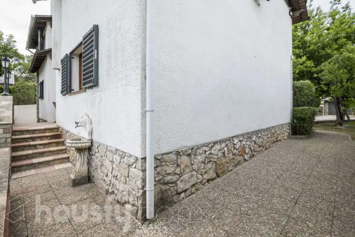 Vista exterior de Casa o xalet en venda en Mediona amb Aire condicionat, Calefacció i Jardí privat