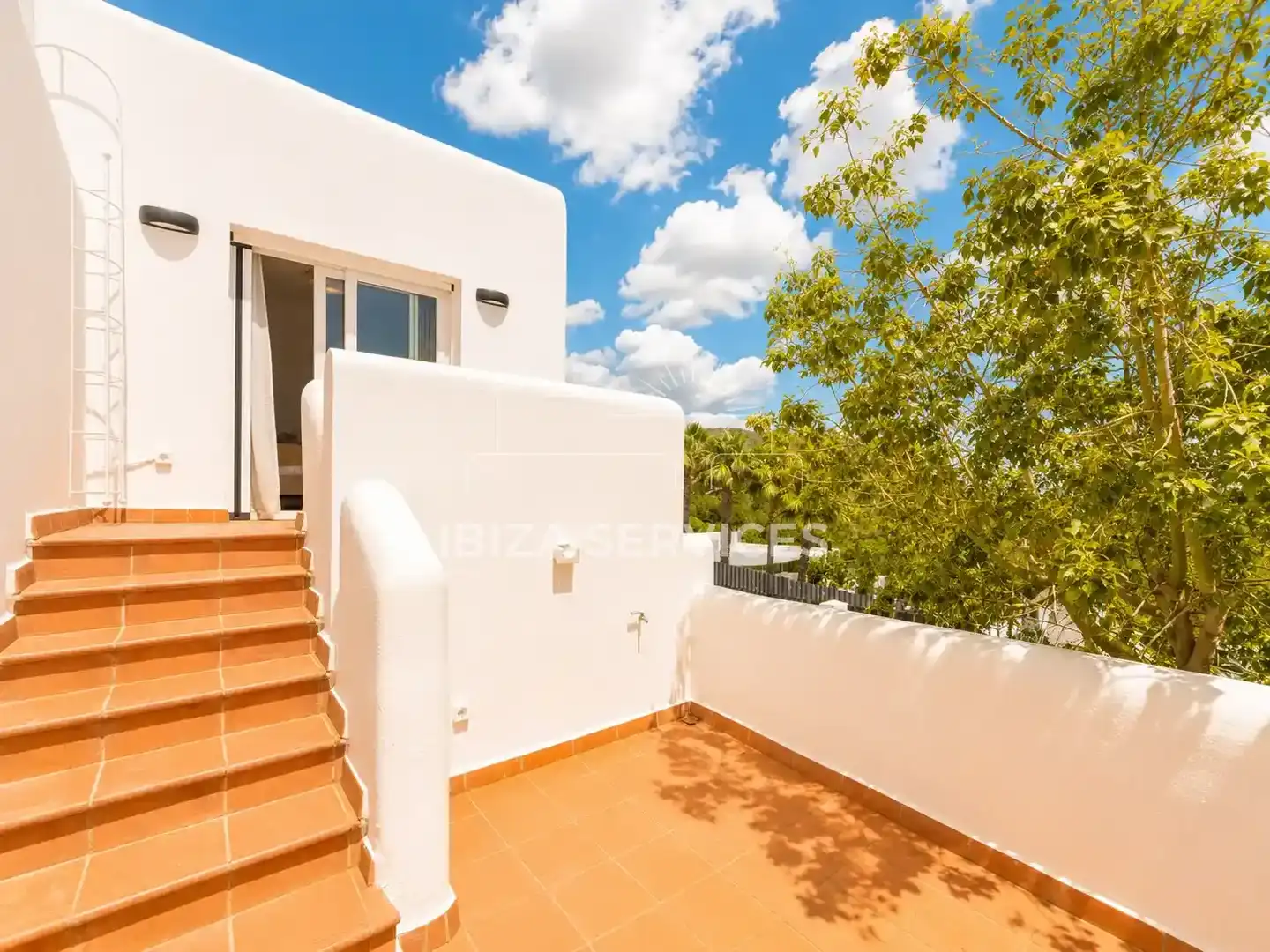 Terraza de Casa o chalet de alquiler en Santa Eulària des Riu con Aire acondicionado, Jardín privado y Piscina