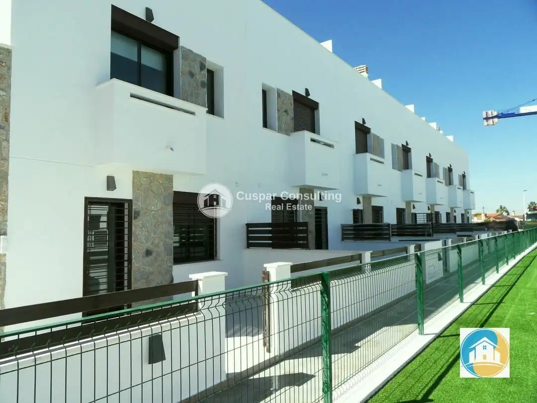 Vista exterior de Dúplex en venda en Pilar de la Horadada amb Aire condicionat, Calefacció i Jardí privat