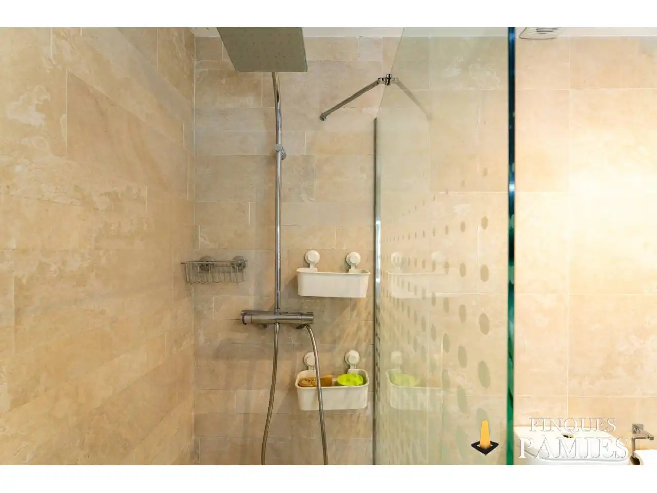 Baño de Casa adosada en venta en Riudoms con Aire acondicionado, Calefacción y Jardín privado
