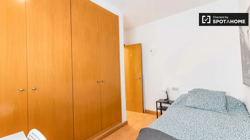 Habitación de Piso de alquiler en Valencia con Aire acondicionado, Calefacción y Amueblado