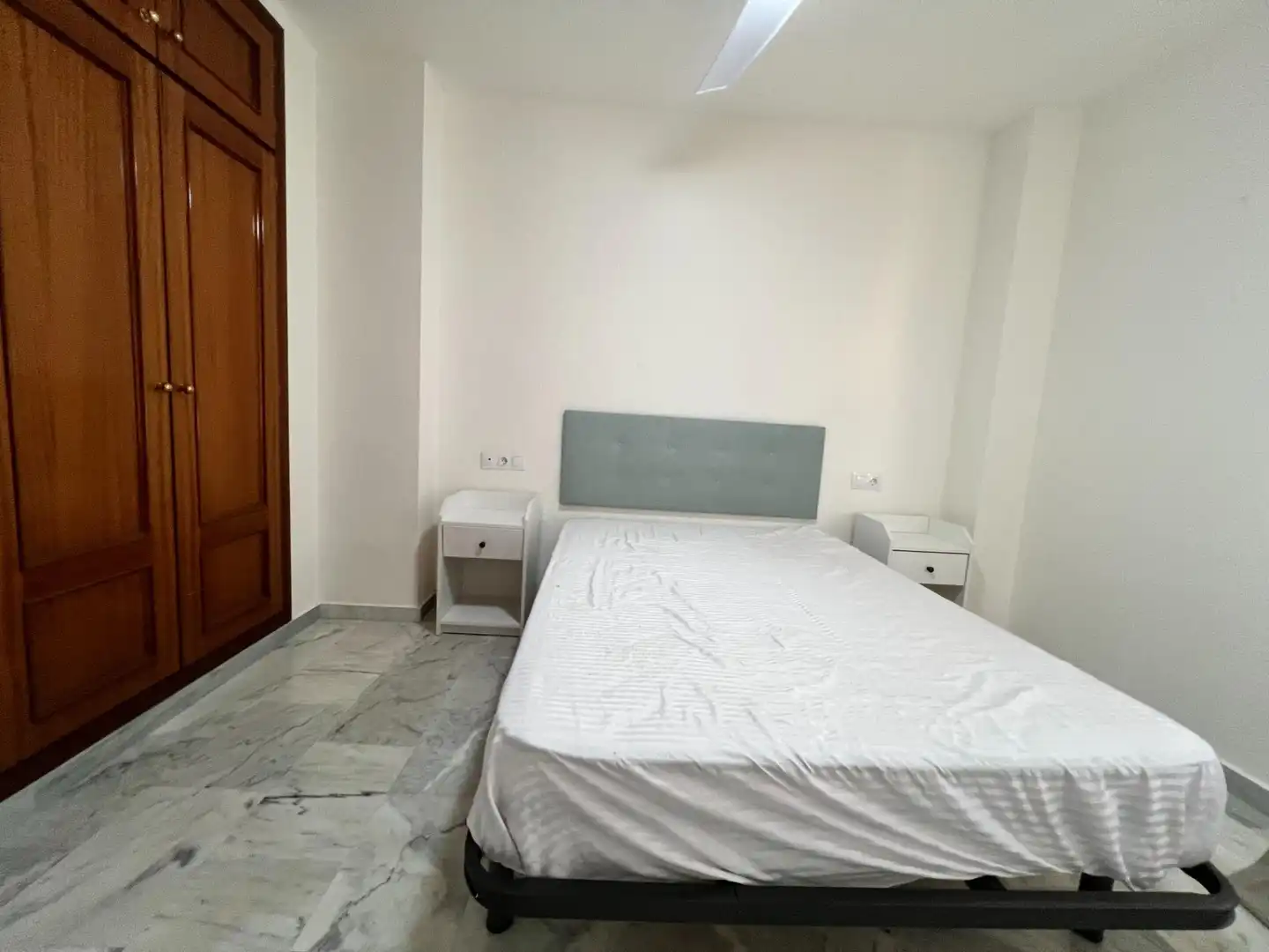 Bedroom of Flat for rent in Granada  with Heating, Terrace and Furnished