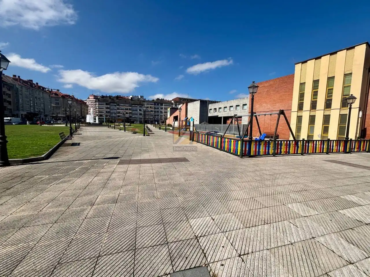 Aparcament de Pis en venda en Oviedo  amb Terrassa i Traster