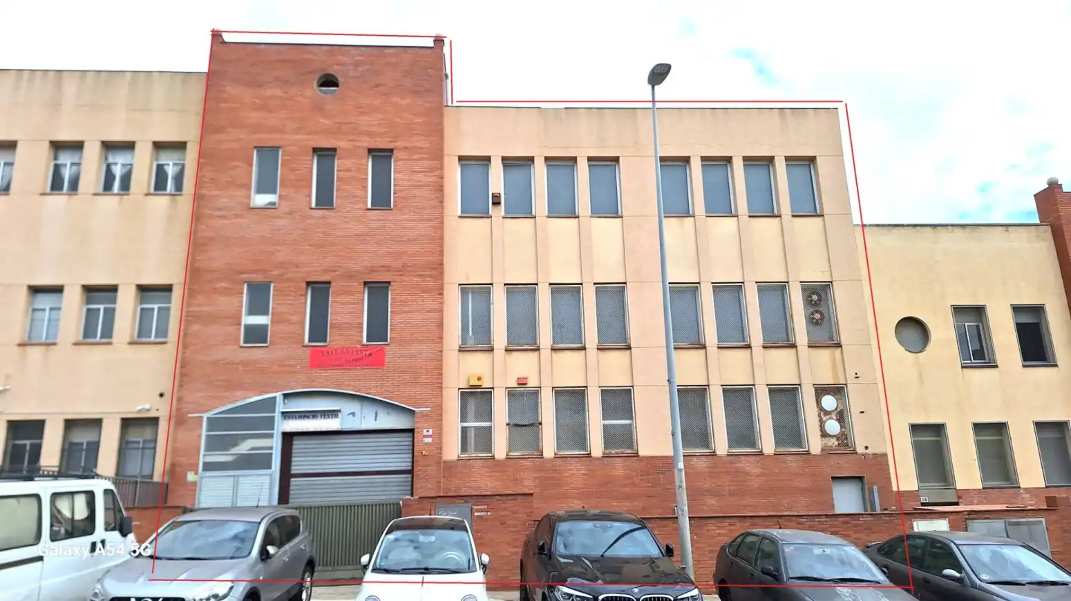 Außenansicht von Fabrikhallen zur Miete in Mataró