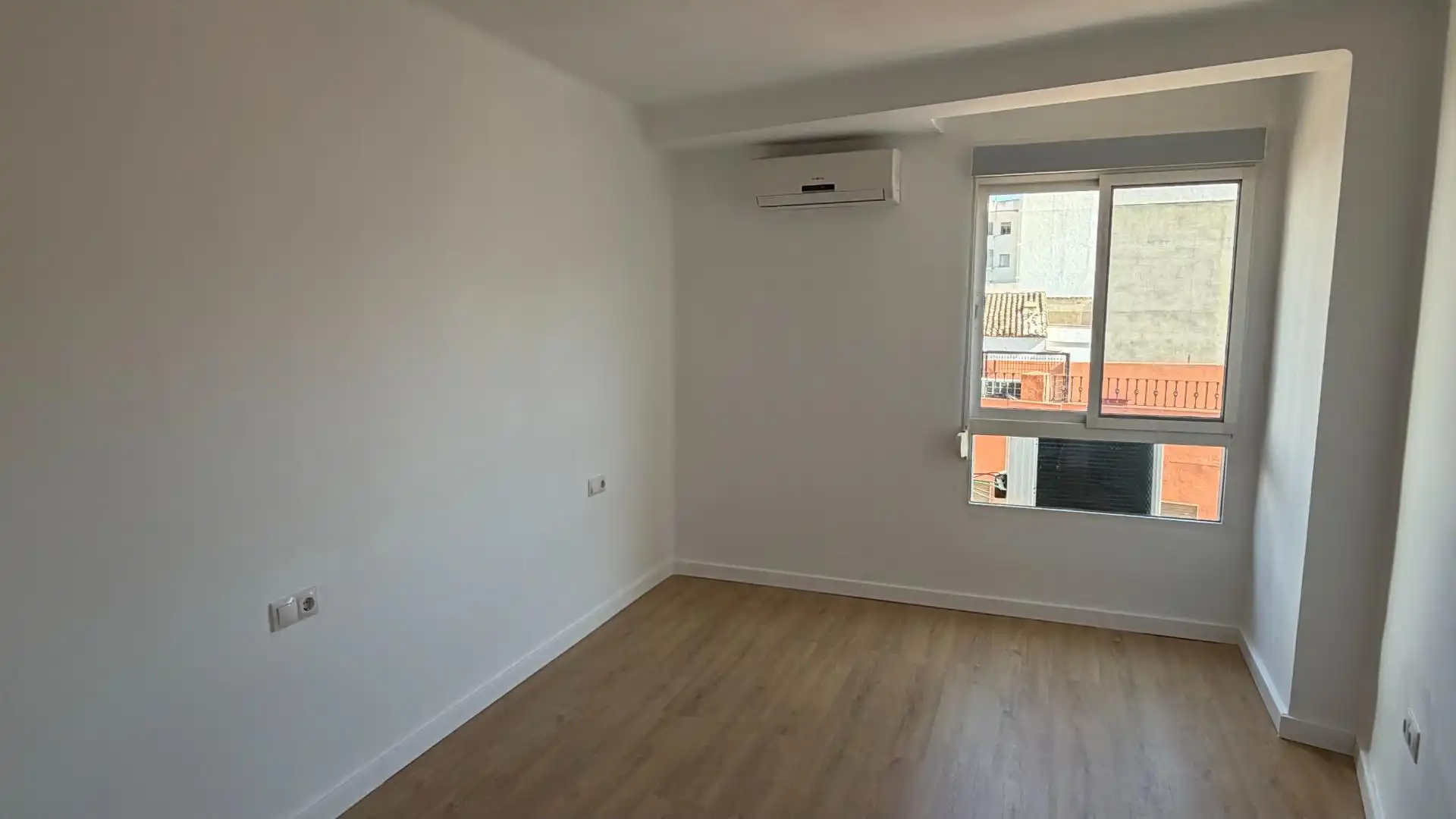Bedroom of Flat for sale in Paterna  with Air Conditioner, Parquet flooring and Terrace