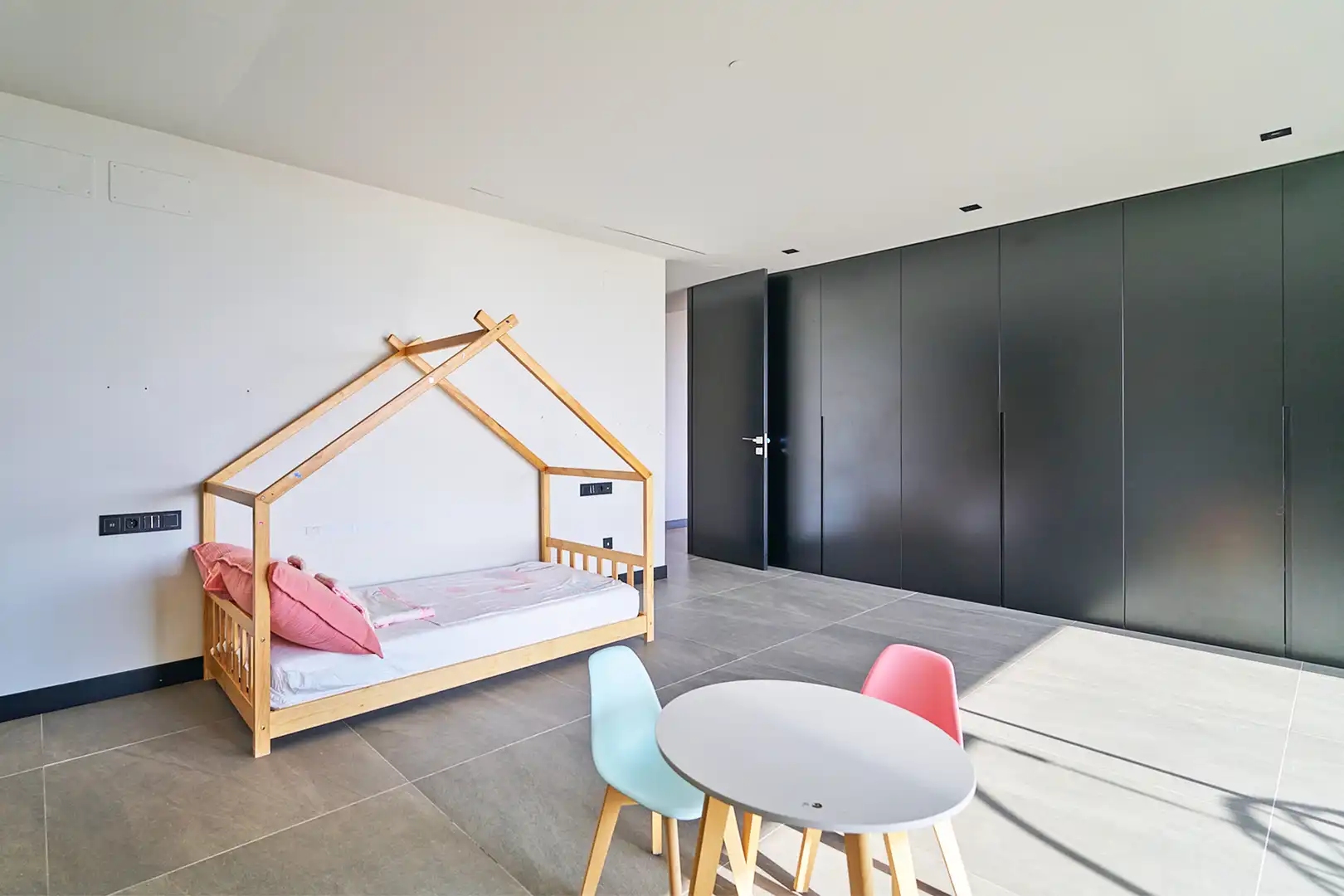 Habitación de Casa o chalet en venta en Benahavís con Aire acondicionado, Calefacción y Jardín privado