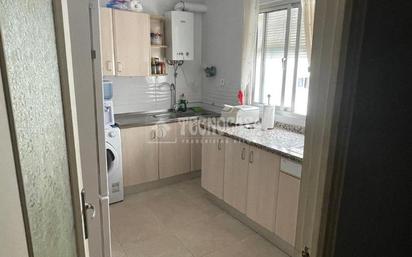 Kitchen of Flat for sale in  Sevilla Capital  with Air Conditioner, Heating and Balcony