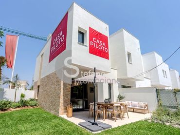 Adossat amb piscina en venda a Churriana