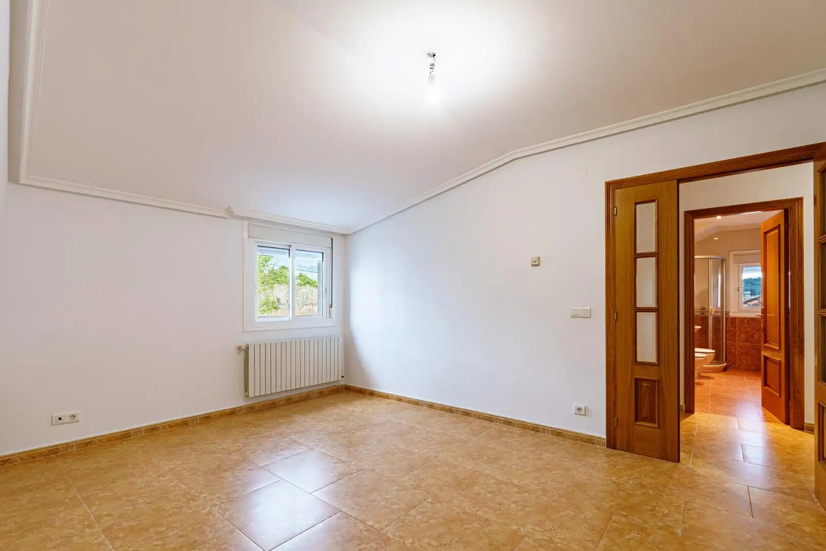 Habitación de Casa o chalet en venta en Ourense Capital  con Calefacción, Jardín privado y Balcón