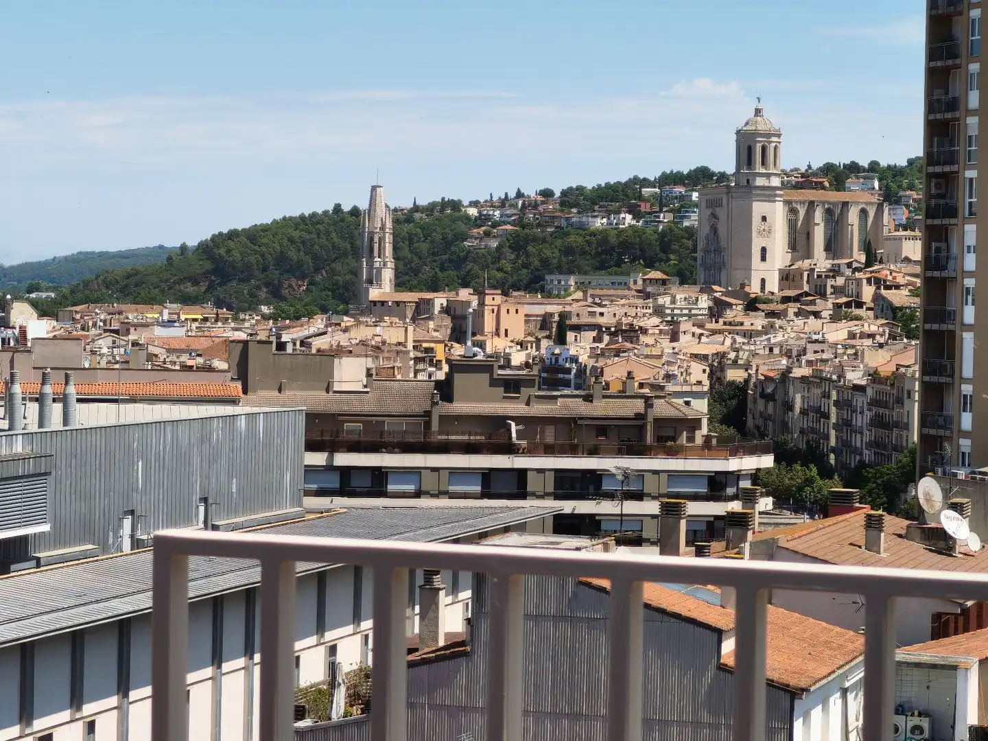 Exterior view of Attic for rent in Girona  with Air Conditioner, Heating and Terrace