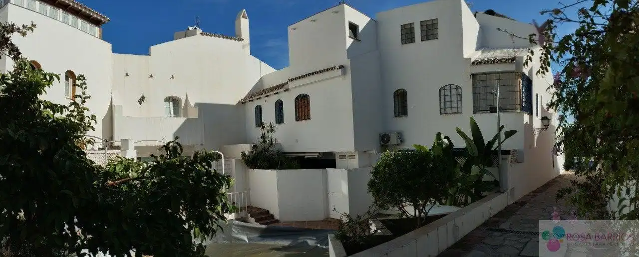 Adosado con piscina en venta en Nueva Andalucía