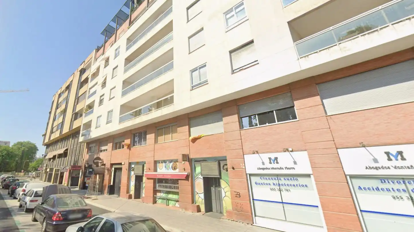 Vista exterior de Local de lloguer en Sevilla