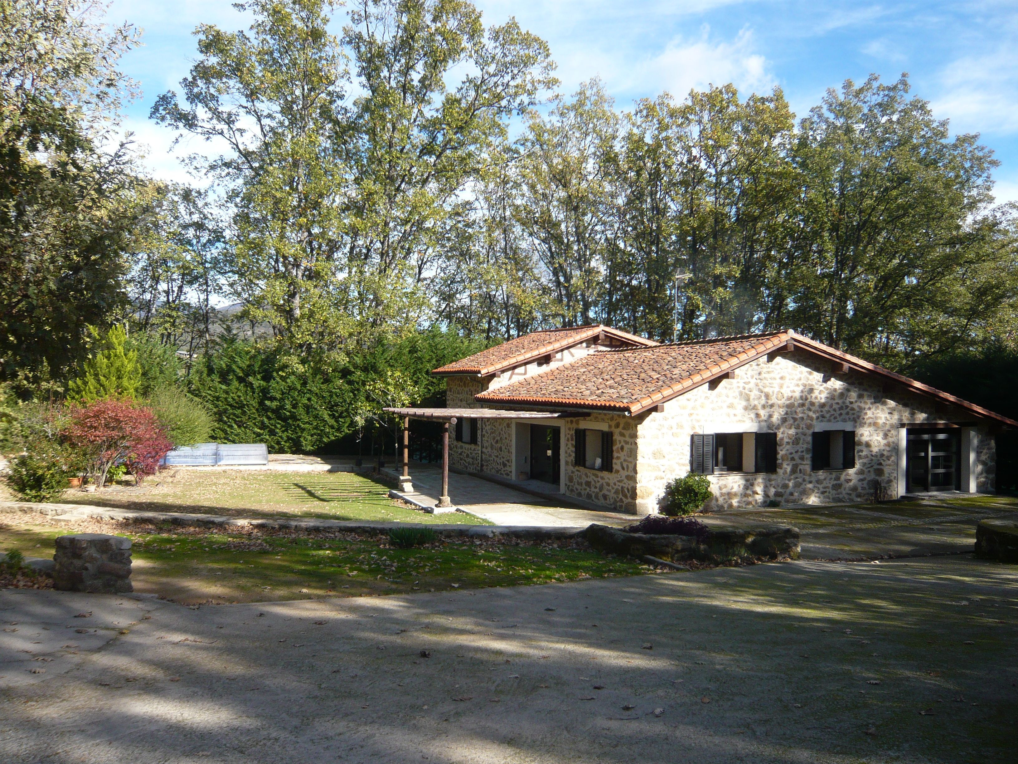 Exterior view of House or chalet for sale in Cuacos de Yuste  with Air Conditioner, Heating and Private garden