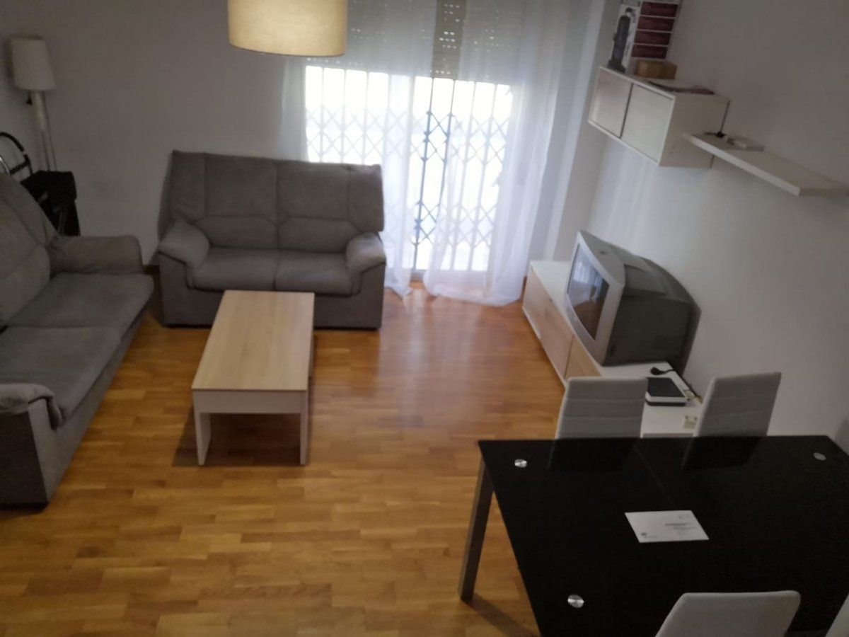 Sala d'estar de Pis de lloguer en  Murcia Capital amb Aire condicionat, Parquet i Balcó