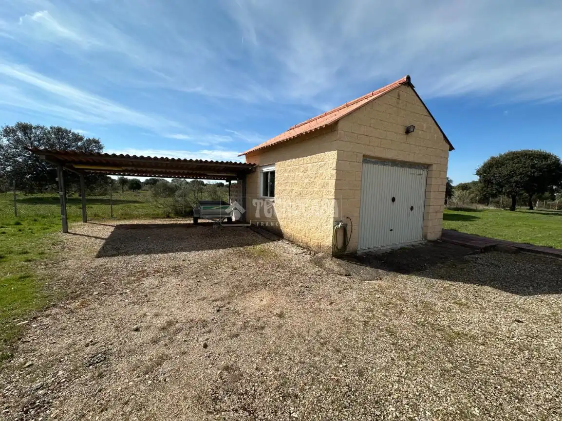 Finca rústica en venda en Málaga del Fresno amb Calefacció, Piscina i Moblat